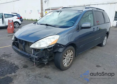 2010 Toyota Sienna Xle z USA, uszkodzony, nr VIN 5TDYK4CC2AS328979